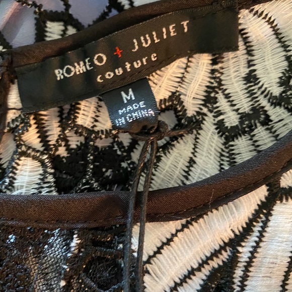 Romeo & Juliet Couture black lace dress/blue, Med. - Picture 6 of 7